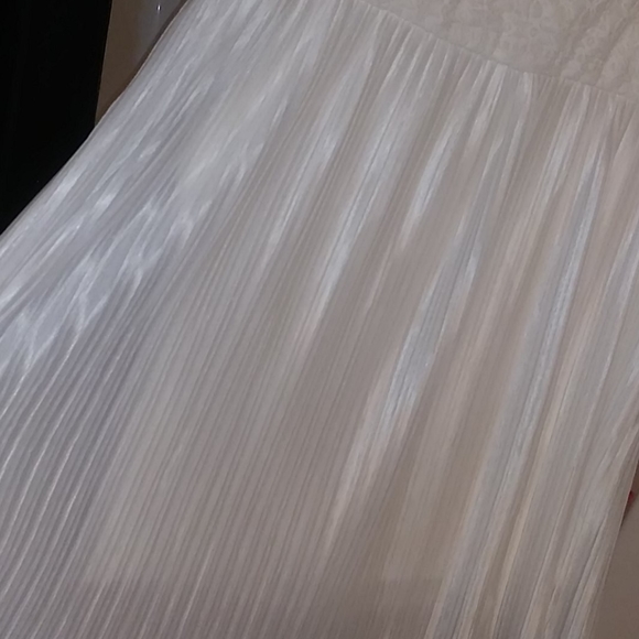 Dress - Picture 3 of 5